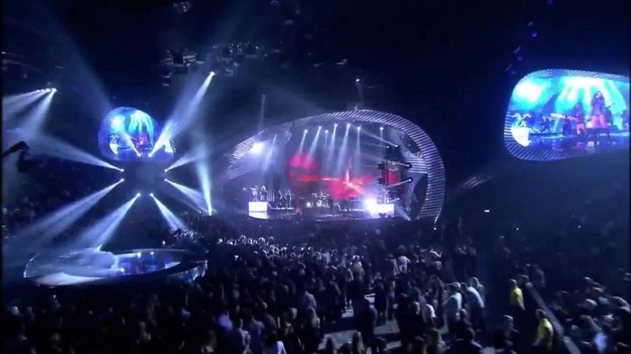 00 264 - Selena Gomez and The Scene Hit The Lights Live MTV EMAs 2011