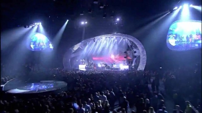 00 265 - Selena Gomez and The Scene Hit The Lights Live MTV EMAs 2011