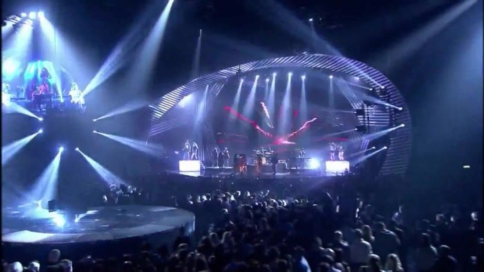 00 270 - Selena Gomez and The Scene Hit The Lights Live MTV EMAs 2011