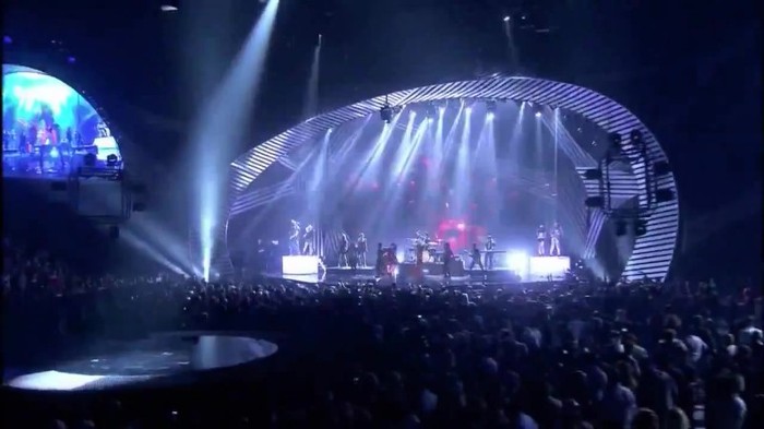 00 271 - Selena Gomez and The Scene Hit The Lights Live MTV EMAs 2011