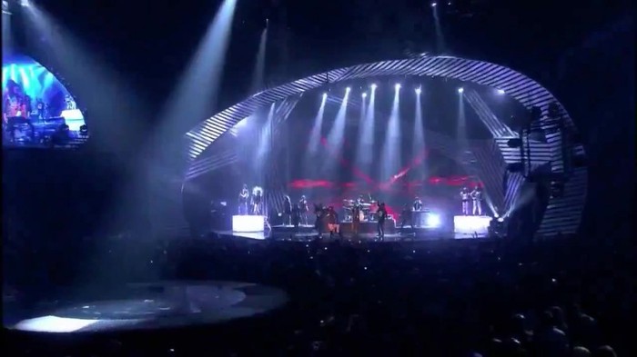 00 272 - Selena Gomez and The Scene Hit The Lights Live MTV EMAs 2011