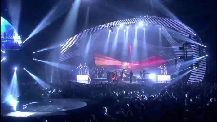 00 273 - Selena Gomez and The Scene Hit The Lights Live MTV EMAs 2011