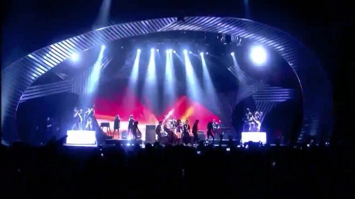 00 288 - Selena Gomez and The Scene Hit The Lights Live MTV EMAs 2011