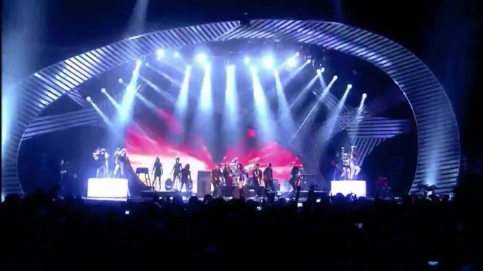 00 289 - Selena Gomez and The Scene Hit The Lights Live MTV EMAs 2011