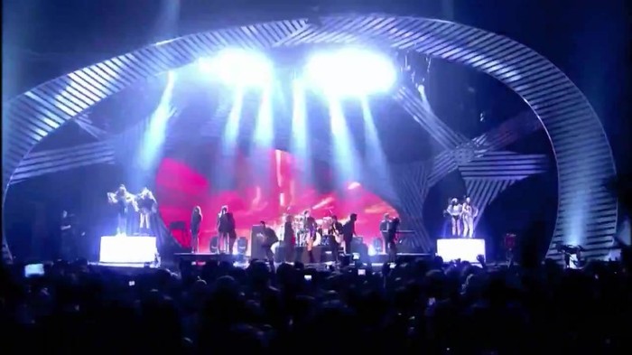 00 291 - Selena Gomez and The Scene Hit The Lights Live MTV EMAs 2011