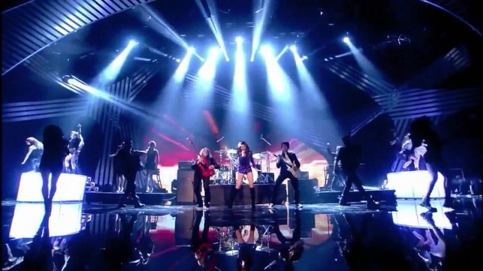 00 322 - Selena Gomez and The Scene Hit The Lights Live MTV EMAs 2011