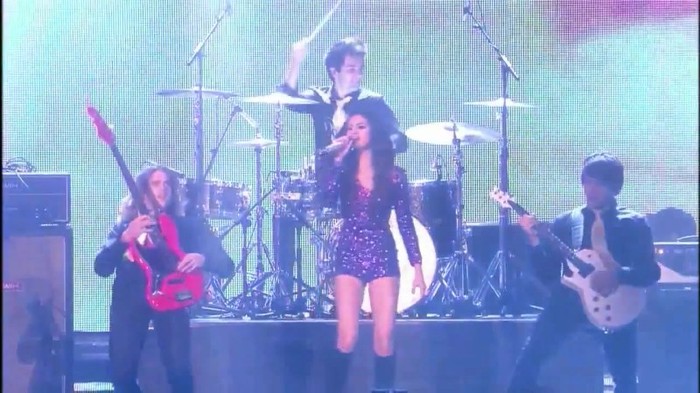 00 325 - Selena Gomez and The Scene Hit The Lights Live MTV EMAs 2011