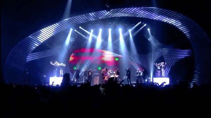 00 329 - Selena Gomez and The Scene Hit The Lights Live MTV EMAs 2011