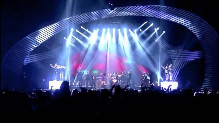 00 330 - Selena Gomez and The Scene Hit The Lights Live MTV EMAs 2011