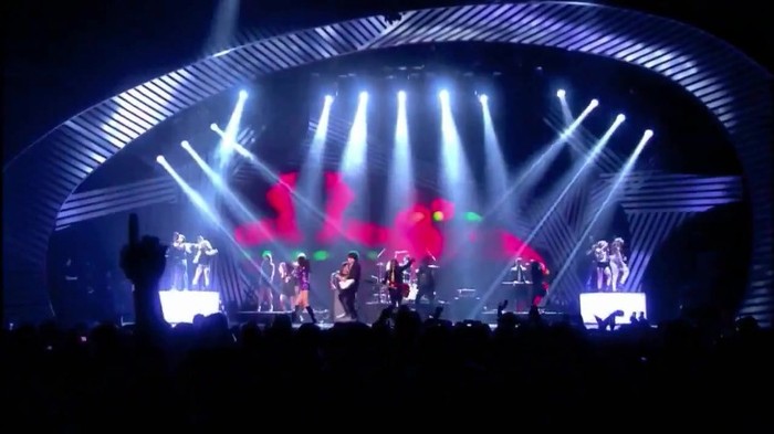 00 332 - Selena Gomez and The Scene Hit The Lights Live MTV EMAs 2011