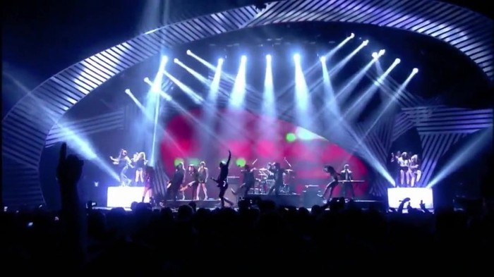 00 335 - Selena Gomez and The Scene Hit The Lights Live MTV EMAs 2011