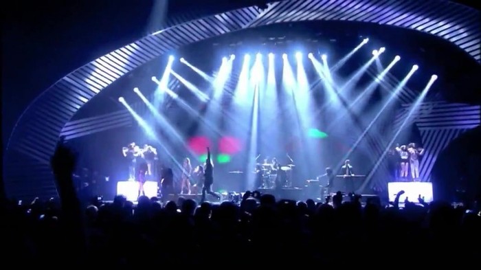 00 336 - Selena Gomez and The Scene Hit The Lights Live MTV EMAs 2011