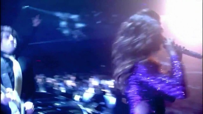 00 339 - Selena Gomez and The Scene Hit The Lights Live MTV EMAs 2011