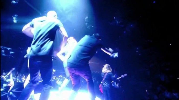 00 346 - Selena Gomez and The Scene Hit The Lights Live MTV EMAs 2011