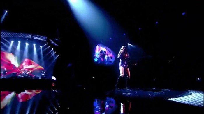 00 413 - Selena Gomez and The Scene Hit The Lights Live MTV EMAs 2011