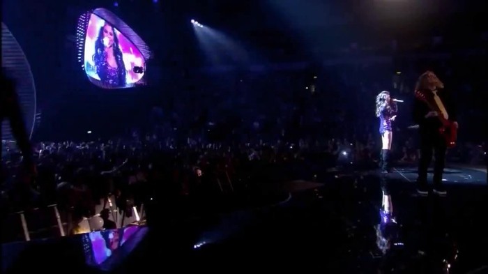 00 428 - Selena Gomez and The Scene Hit The Lights Live MTV EMAs 2011