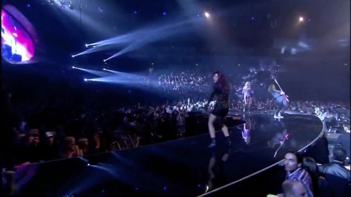 00 435 - Selena Gomez and The Scene Hit The Lights Live MTV EMAs 2011