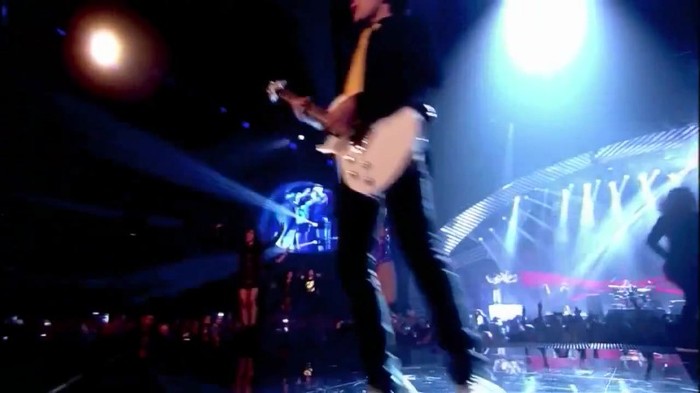00 447 - Selena Gomez and The Scene Hit The Lights Live MTV EMAs 2011