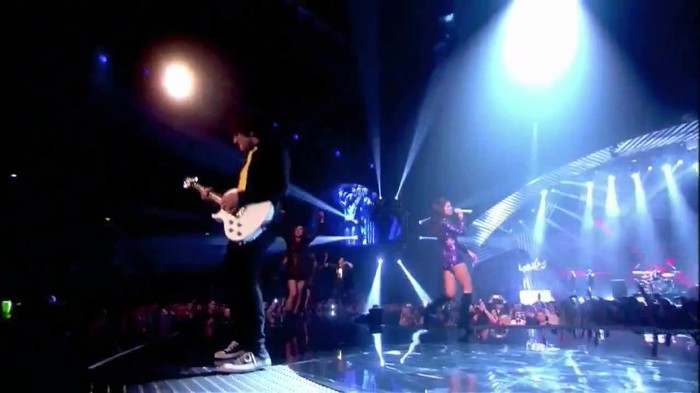 00 449 - Selena Gomez and The Scene Hit The Lights Live MTV EMAs 2011