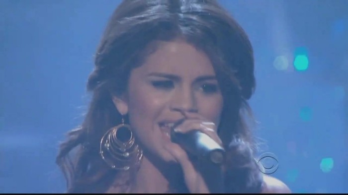 01 061 - Selena Gomez  A Year Without Rain Live at People Choice Awards 2011