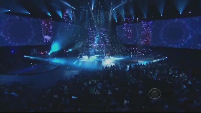 01 102 - Selena Gomez  A Year Without Rain Live at People Choice Awards 2011