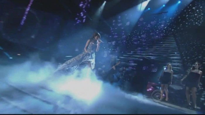 01 105 - Selena Gomez  A Year Without Rain Live at People Choice Awards 2011