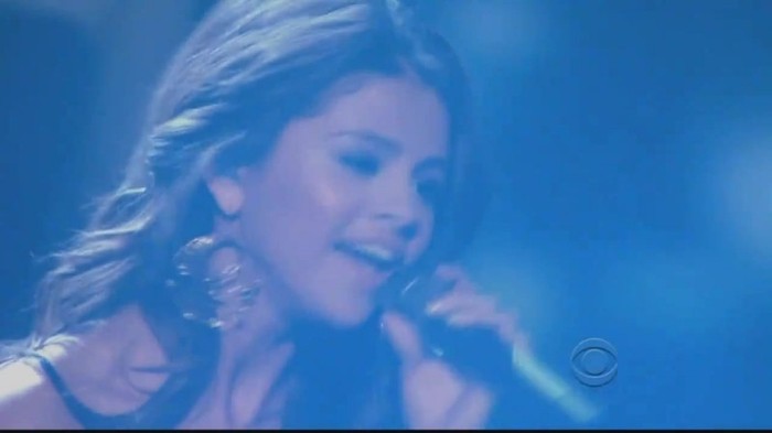 01 114 - Selena Gomez  A Year Without Rain Live at People Choice Awards 2011