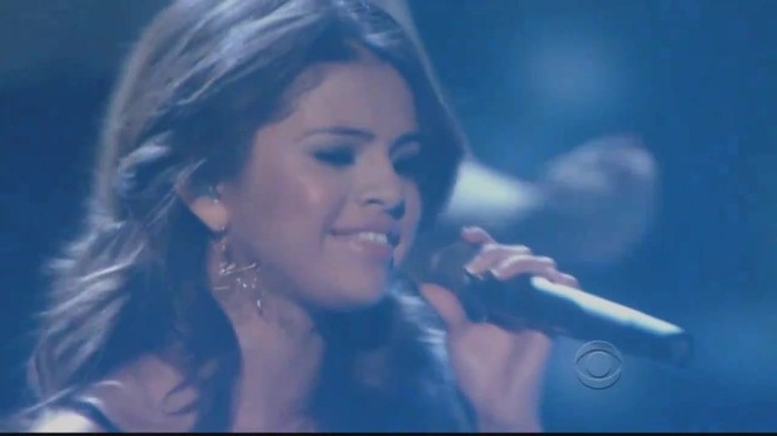 01 116 - Selena Gomez  A Year Without Rain Live at People Choice Awards 2011