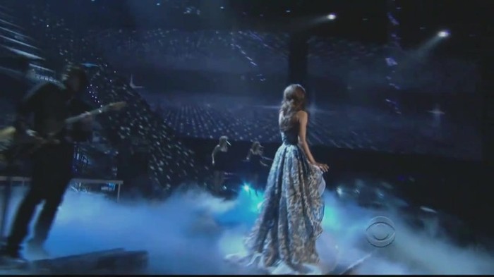 01 204 - Selena Gomez  A Year Without Rain Live at People Choice Awards 2011