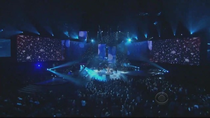 01 303 - Selena Gomez  A Year Without Rain Live at People Choice Awards 2011