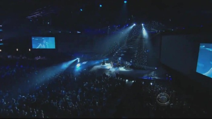 01 326 - Selena Gomez  A Year Without Rain Live at People Choice Awards 2011