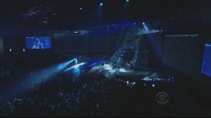 01 327 - Selena Gomez  A Year Without Rain Live at People Choice Awards 2011