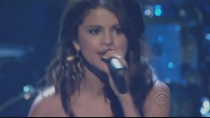 01 333 - Selena Gomez  A Year Without Rain Live at People Choice Awards 2011