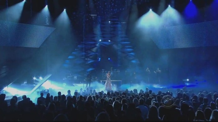 01 343 - Selena Gomez  A Year Without Rain Live at People Choice Awards 2011
