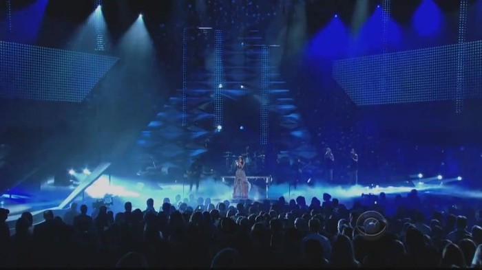 01 344 - Selena Gomez  A Year Without Rain Live at People Choice Awards 2011