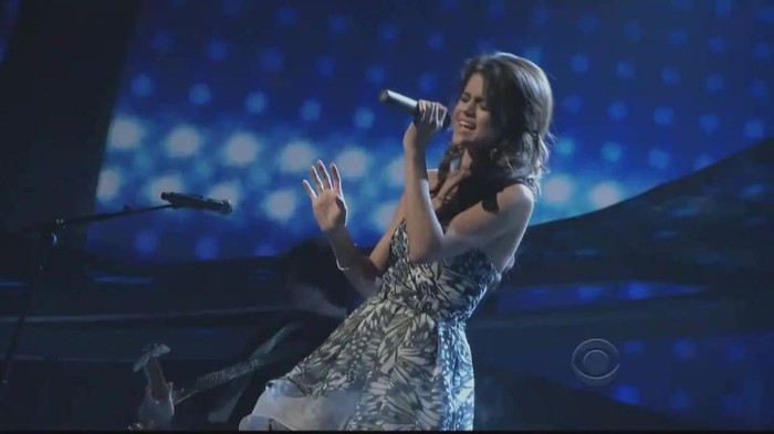 01 354 - Selena Gomez  A Year Without Rain Live at People Choice Awards 2011