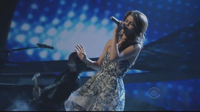 01 356 - Selena Gomez  A Year Without Rain Live at People Choice Awards 2011