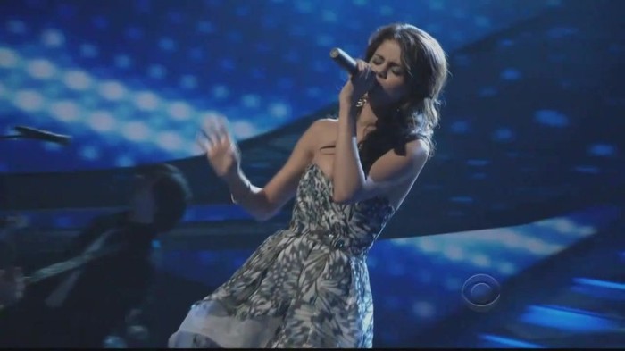 01 358 - Selena Gomez  A Year Without Rain Live at People Choice Awards 2011
