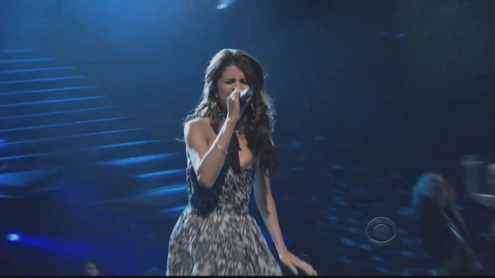 01 365 - Selena Gomez  A Year Without Rain Live at People Choice Awards 2011