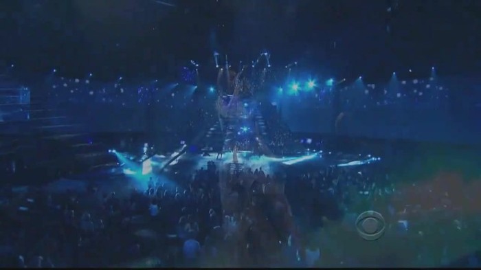 01 368 - Selena Gomez  A Year Without Rain Live at People Choice Awards 2011