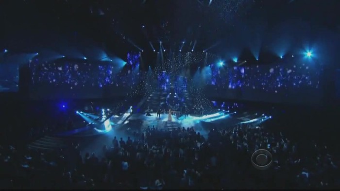 01 373 - Selena Gomez  A Year Without Rain Live at People Choice Awards 2011