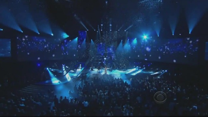 01 376 - Selena Gomez  A Year Without Rain Live at People Choice Awards 2011