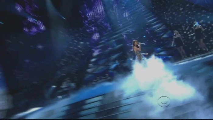 01 389 - Selena Gomez  A Year Without Rain Live at People Choice Awards 2011