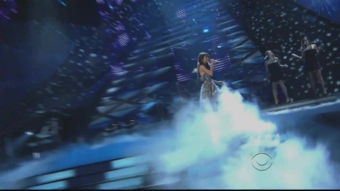 01 390 - Selena Gomez  A Year Without Rain Live at People Choice Awards 2011