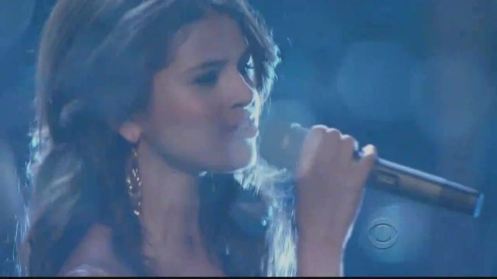 01 395 - Selena Gomez  A Year Without Rain Live at People Choice Awards 2011