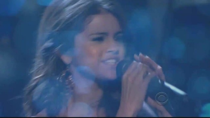 01 396 - Selena Gomez  A Year Without Rain Live at People Choice Awards 2011