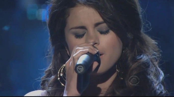 01 478 - Selena Gomez  A Year Without Rain Live at People Choice Awards 2011
