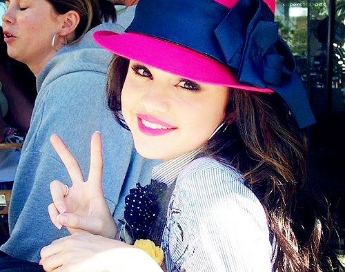 456829380_large_large - 0     I love Selena forever