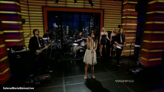 0~_ 048 - Selena Gomez Who Says Live on Regis And Kelly