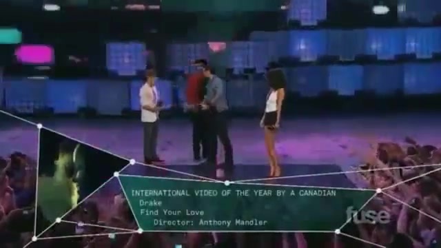 02 195 - Flirting with Selena Gomez Justin Bieber at Mmva 2011